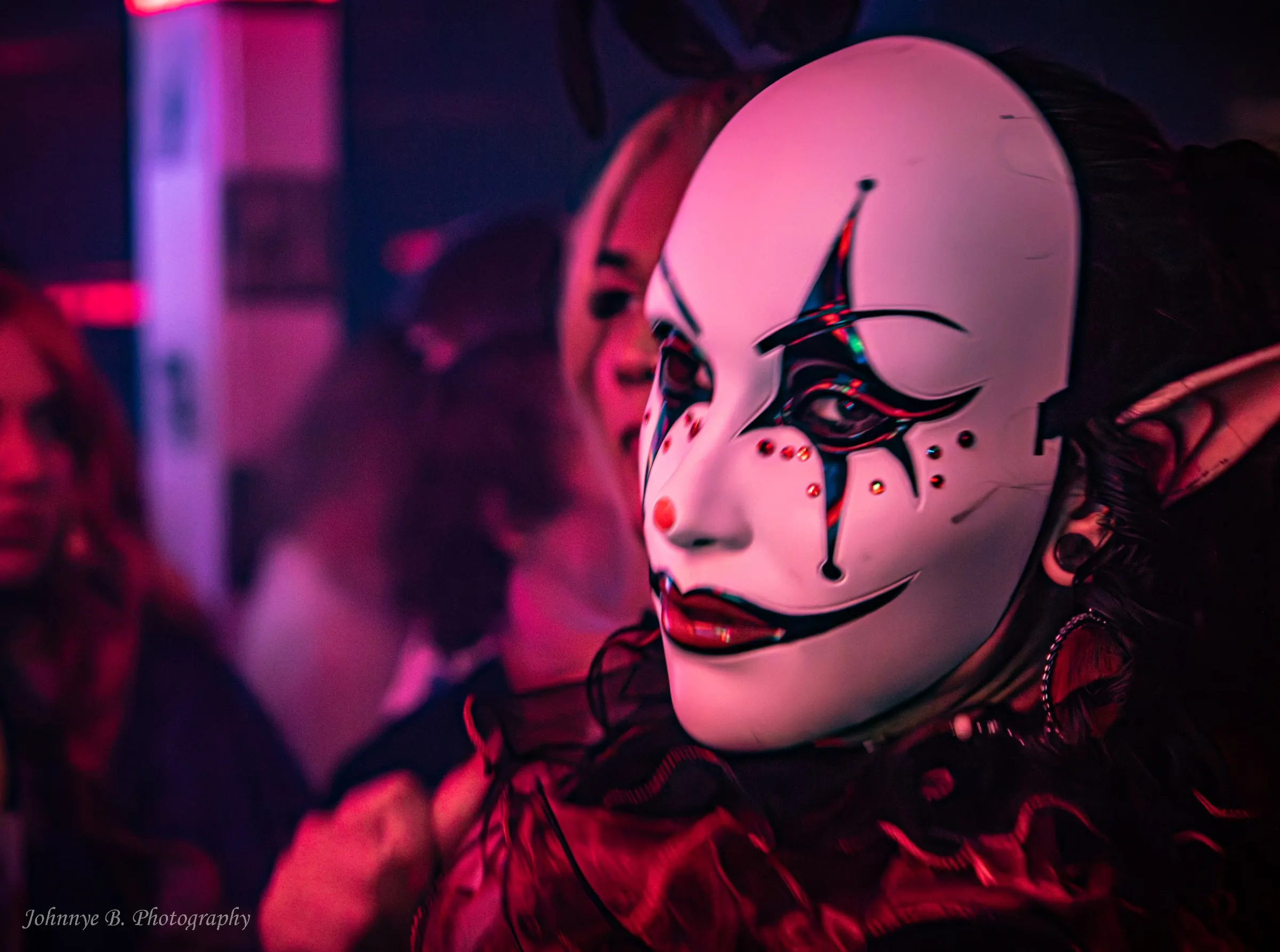Masked Women (Hi Im Ghost Halloween Show)
